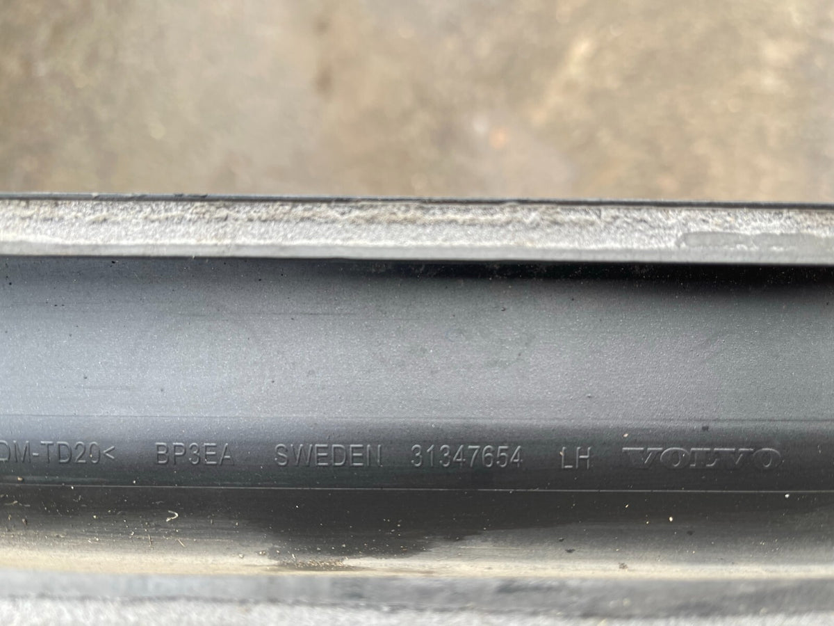 VOLVO XC90 R-DESIGN  DOOR STRIP LEFT FRONT LOWER ORIGINAL 31347654