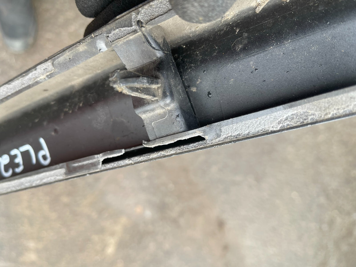 VOLVO XC90 R-DESIGN  DOOR STRIP LEFT FRONT LOWER ORIGINAL 31347654