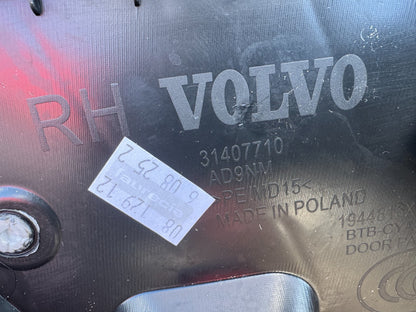 2025 VOLVO XC40 B4 INSCRIPTION Față de Ușă Dreapta Spate 31407710