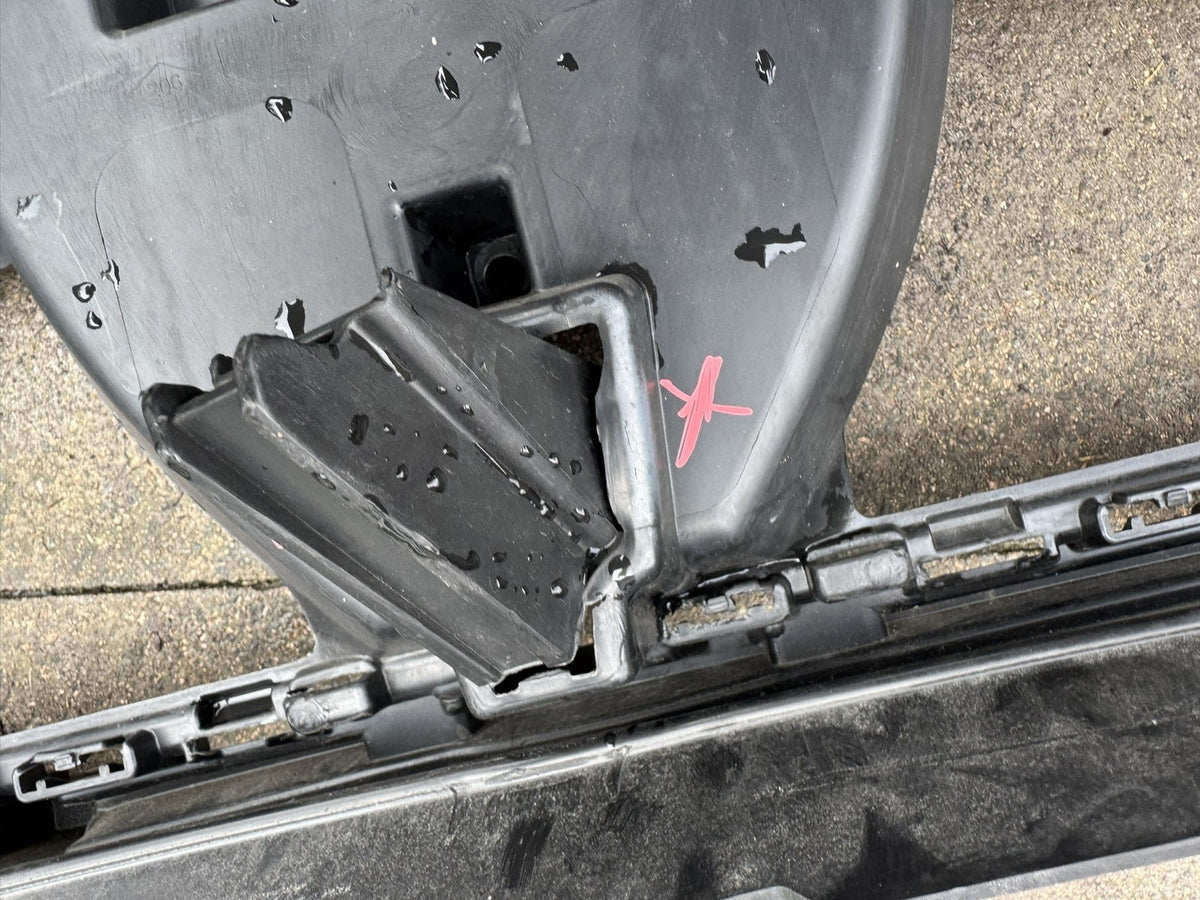Peugeot 3008 5008 MK3 2024-2026 Front Bumper Grille Support 9843792880 Damaged