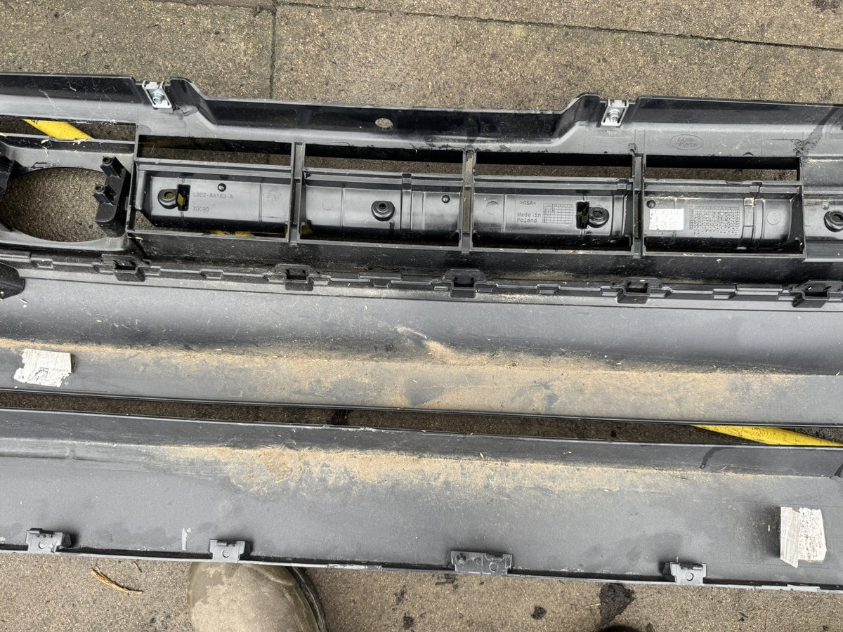 Land Rover Defender L663 Upper Grille Trim L8B2-8A163-A + Damaged Lower Panel