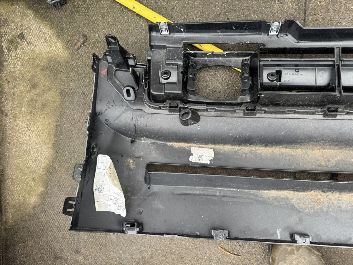 Land Rover Defender L663 Upper Grille Trim L8B2-8A163-A + Damaged Lower Panel