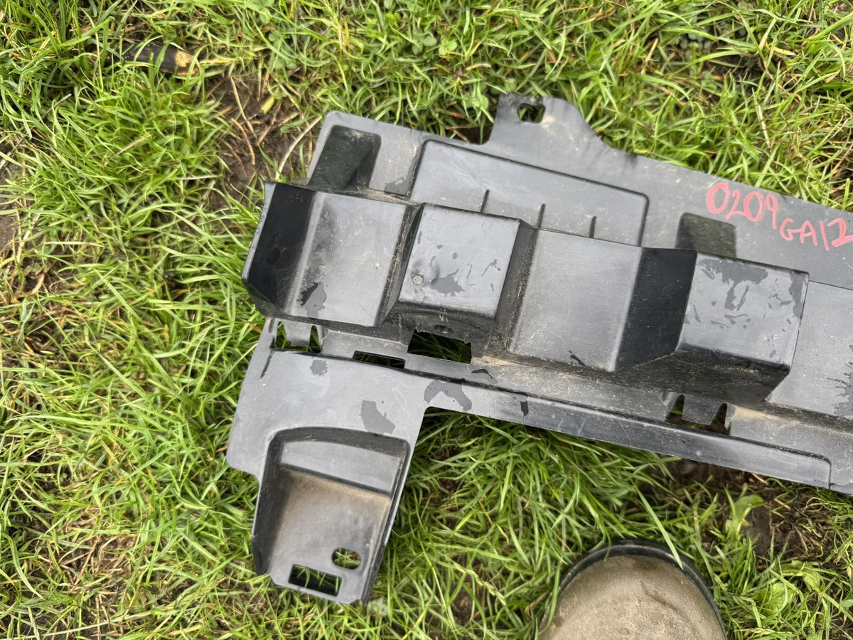 Range Rover Velar L560 2017-2024 Front Bumper Support Bracket J8A2-17A793-AE