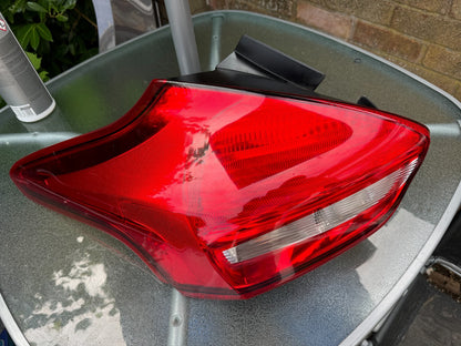 2017 FORD FOCUS MK3 14-18 LEFT REAR TAILLIGHT F1EB-13405-BE *DAMAGED*