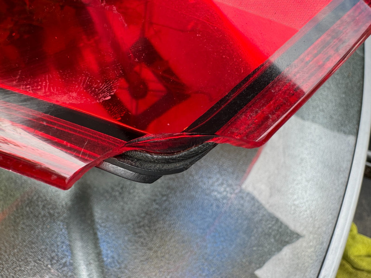 2017 FORD FOCUS MK3 14-18 LEFT REAR TAILLIGHT F1EB-13405-BE *DAMAGED*