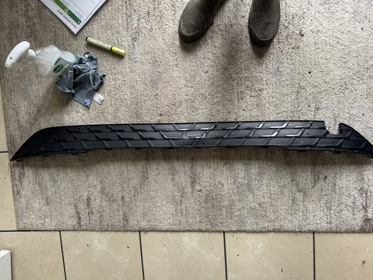 Audi A3 8Y Sportback S Line Rear Bumper Centre Grille 8Y4807925 2020-26 Damaged