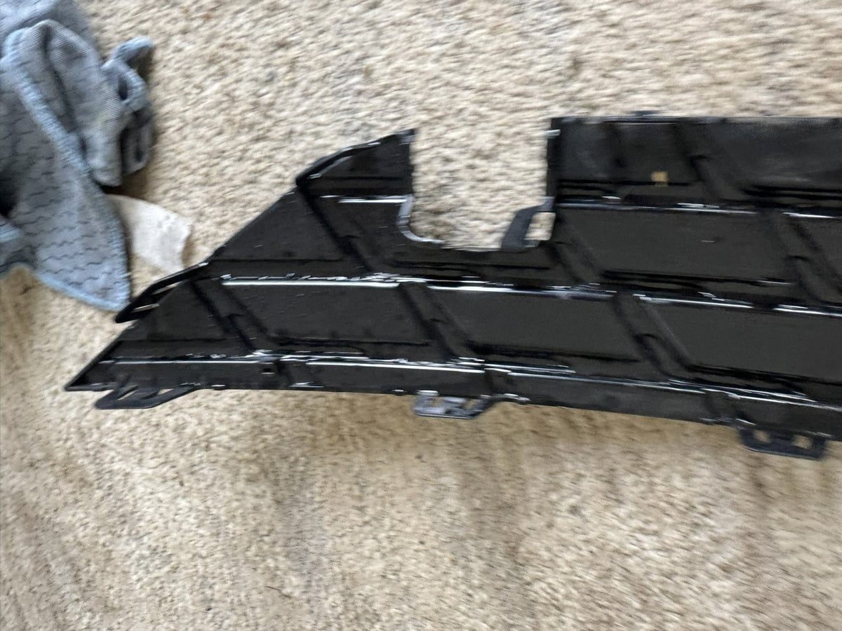 Audi A3 8Y Sportback S Line Rear Bumper Centre Grille 8Y4807925 2020-26 Damaged