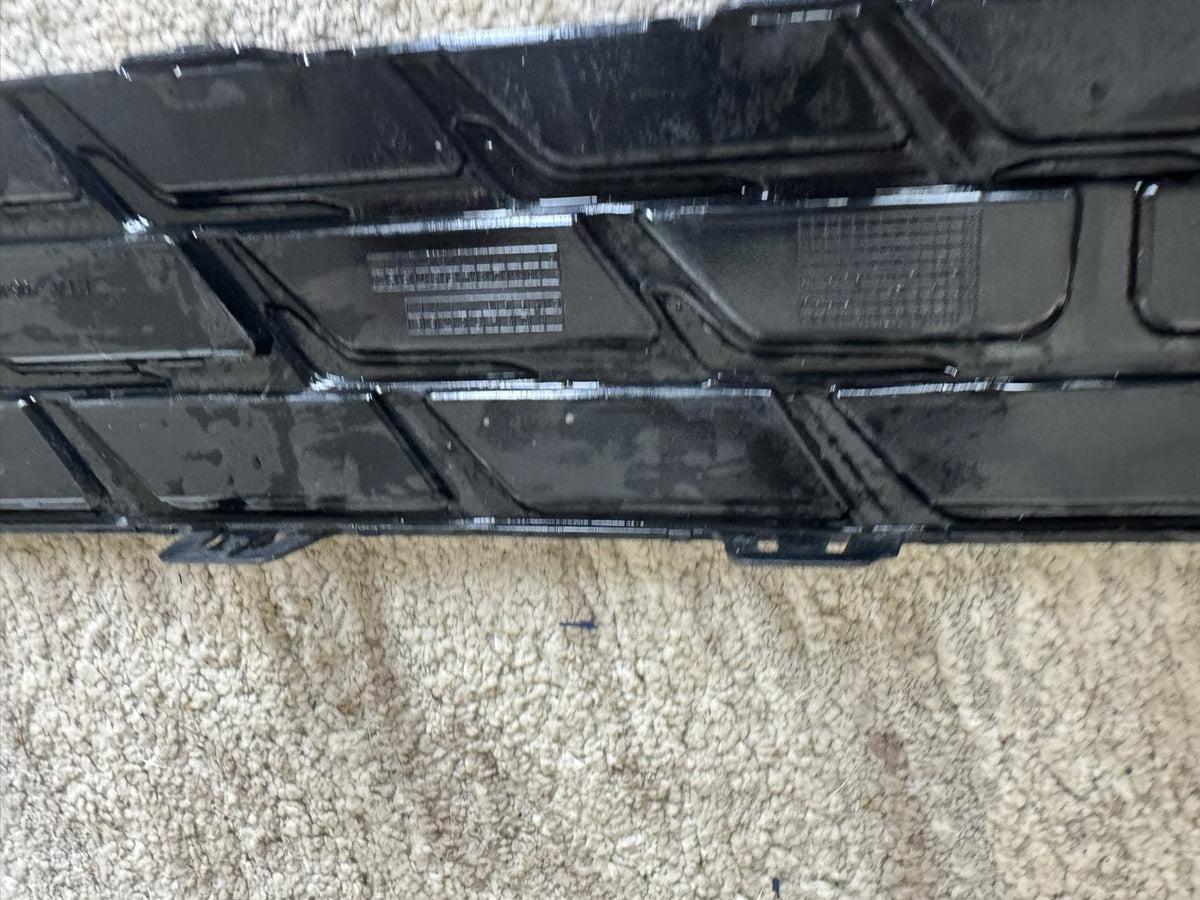 Audi A3 8Y Sportback S Line Rear Bumper Centre Grille 8Y4807925 2020-26 Damaged