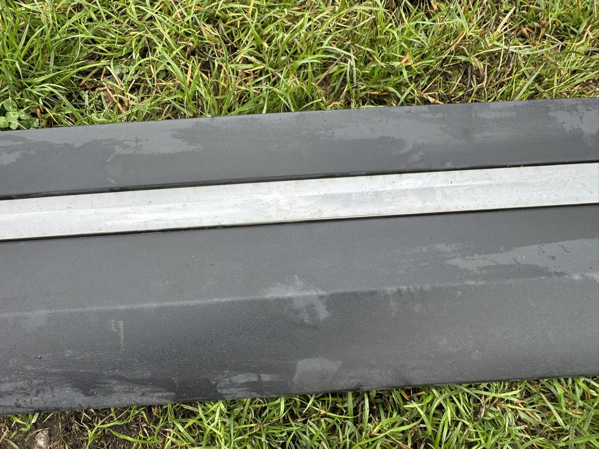 Mercedes GLA EQA H247 Front Left Door Moulding Trim A2477279200 Damaged Clip