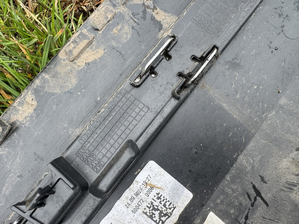 Mercedes GLA EQA H247 Front Left Door Moulding Trim A2477279200 Damaged Clip
