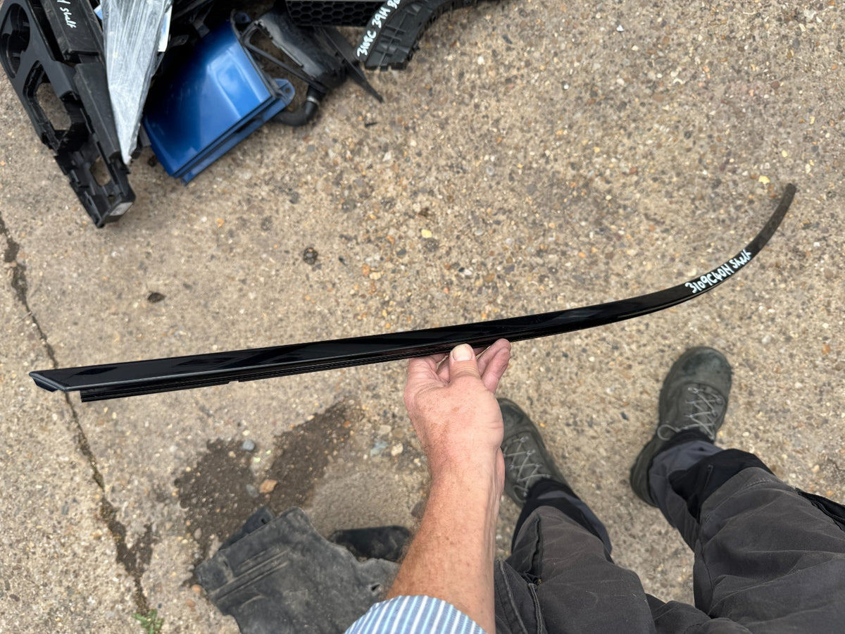 JAGUAR I-PACE X590 Front Right Door Window Molding RJ9D3-208A96-AB