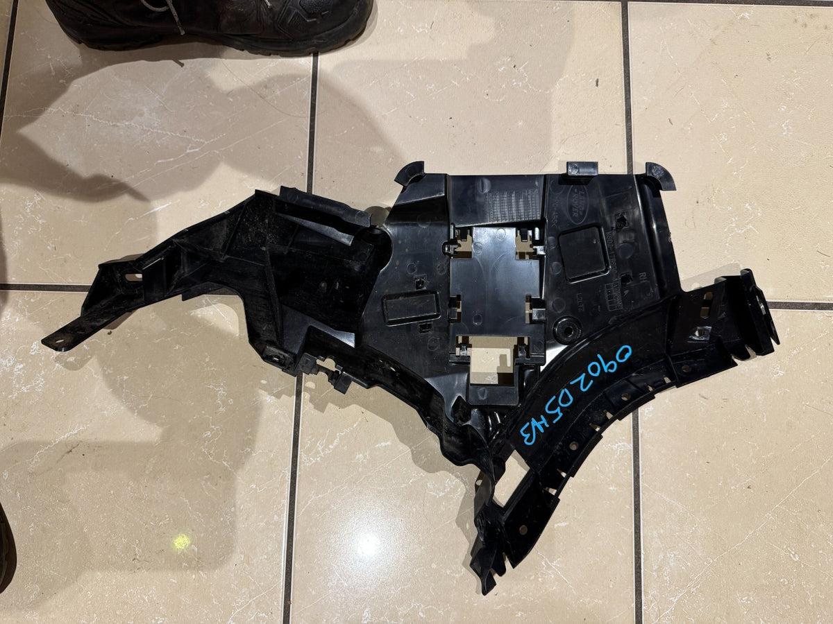 ขายึดกันชนหลังด้านขวา Range Rover Evoque 2019 ON M8D2-17B930-A แท้