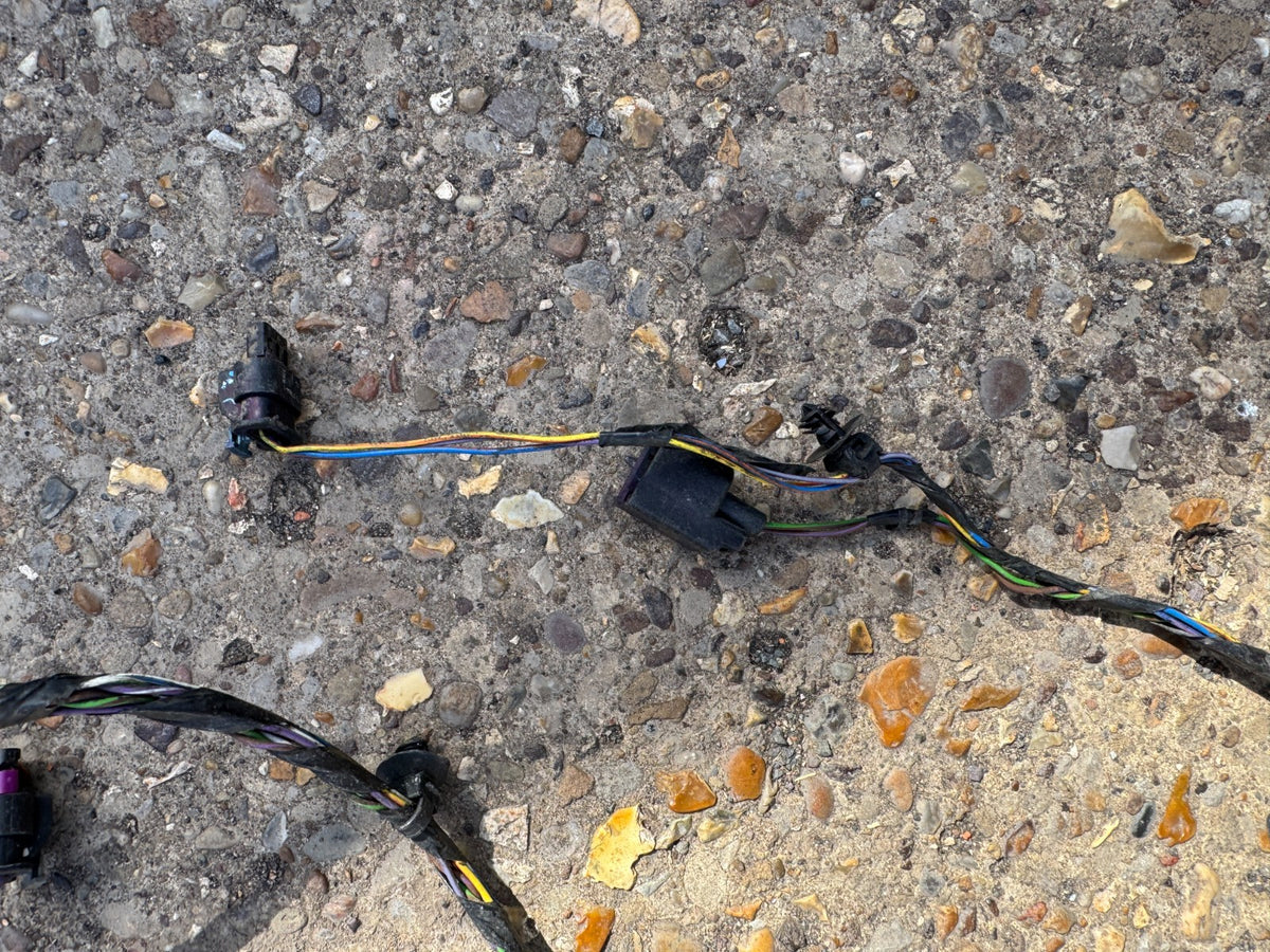 Jaguar XJ X351 2017 front bumper wiring loom PDC FW9314369CAD damaged