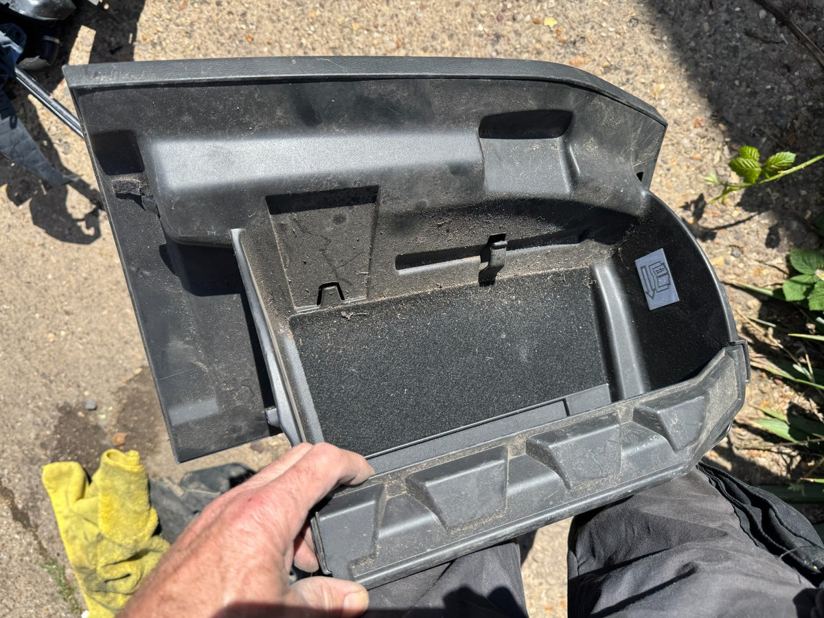 F1EBA06040 GLOVE COMPARTMENT / F1EBA06040 / F1EBA06040 / 817489 FOR FORD FOCUS I