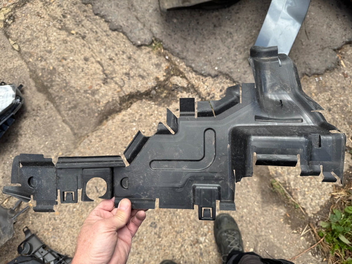 Audi Q8 Left Air Guide 4M8121283AD