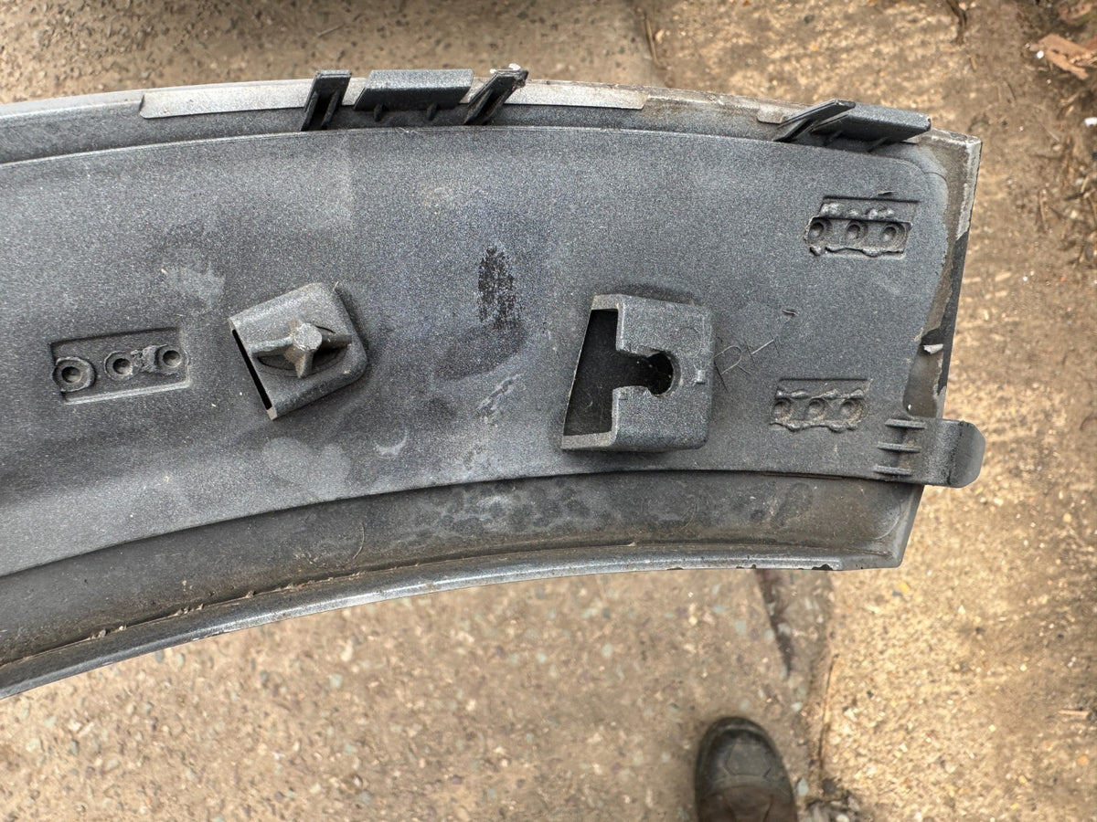 Molding Over Fender Belakang Kanan Ford Puma Genuine l1TB-S288D 2021 RHD 25149900