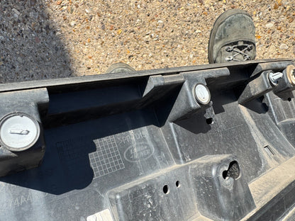 GENUINE RANGE ROVER VOGUE L460 REAR RIGHT DOOR LOWER MOULD 2022-ON M8E2274A48BG