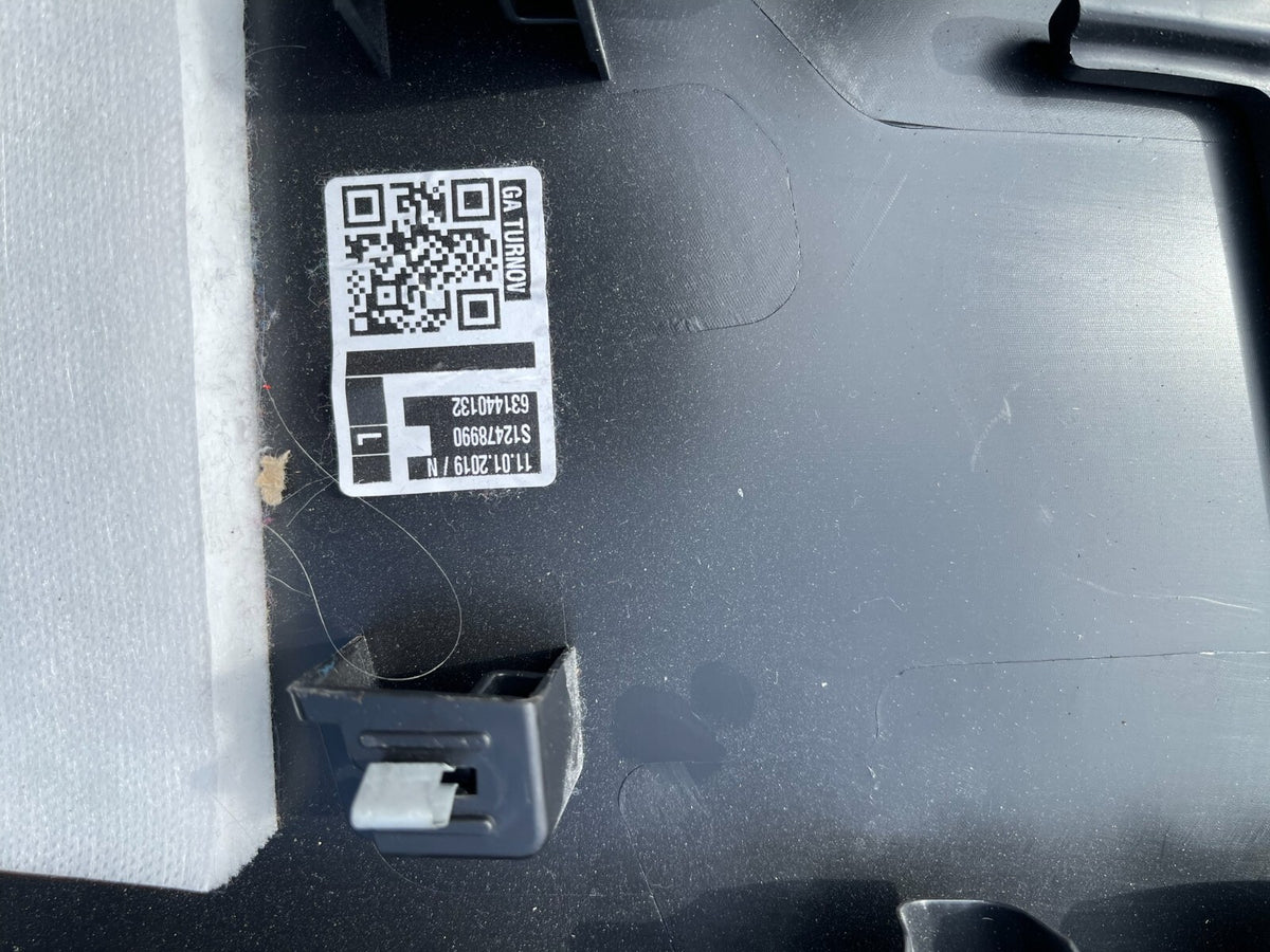 Volvo XC40 2019 Left (B) pillar trim (top) 31479714 31479714LH