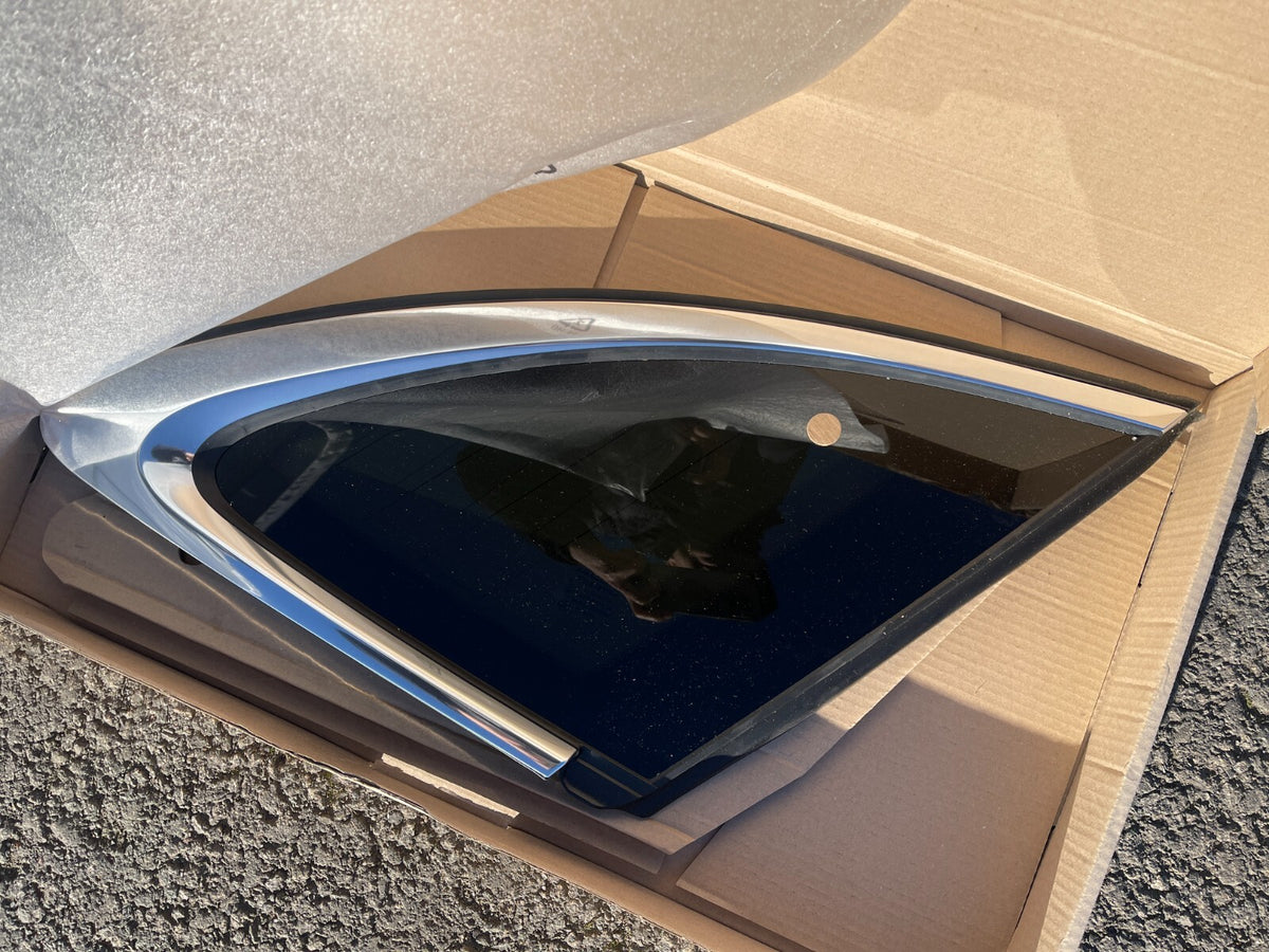 T4A46804 JAGUAR QUARTER WINDOW RIGHT F PACE X761 NEW GENUINE