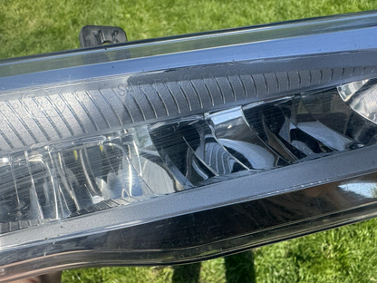 1NB012810 LAMPU KABUT KANAN / E1-A3-7-2 / 2607544 UNTUK BMW X4 G02, F98 XDRIVE 20