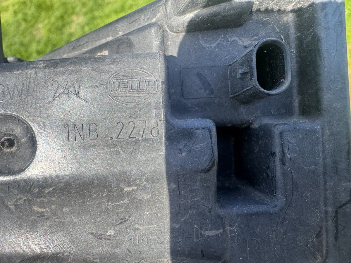 1NB012810 LAMPU KABUT KANAN / E1-A3-7-2 / 2607544 UNTUK BMW X4 G02, F98 XDRIVE 20