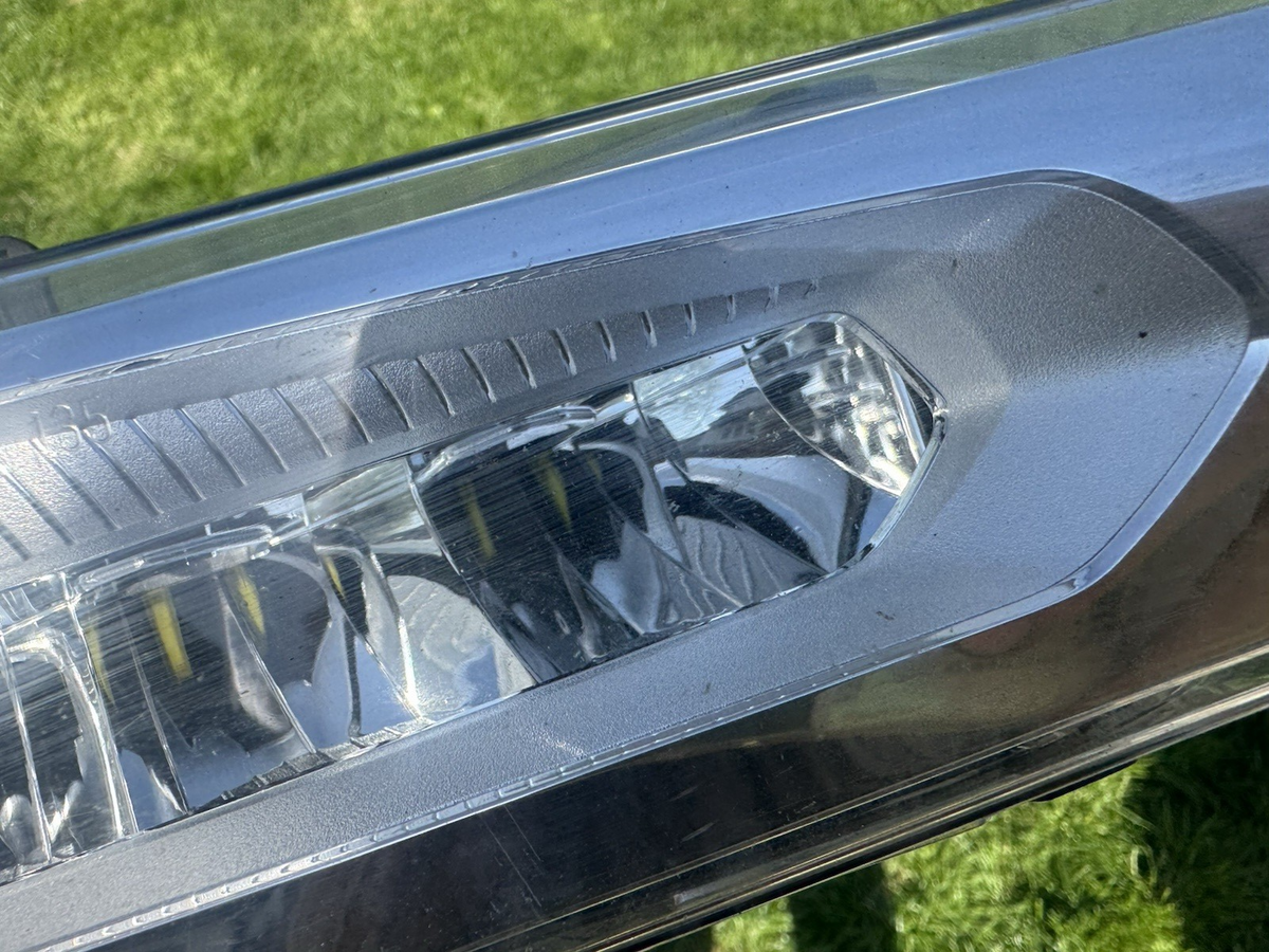 1NB012810 LAMPU KABUT KANAN / E1-A3-7-2 / 2607544 UNTUK BMW X4 G02, F98 XDRIVE 20
