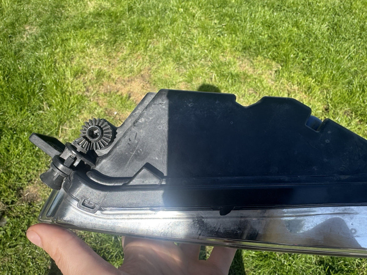 1NB012810 LAMPU KABUT KANAN / E1-A3-7-2 / 2607544 UNTUK BMW X4 G02, F98 XDRIVE 20