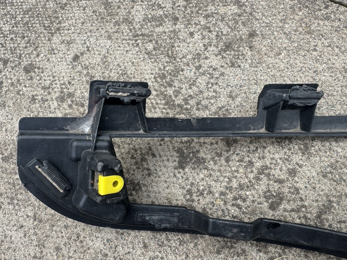 Range Rover Velar Braket Lampu Kabut Kanan Depan 2017-2023 J8A2-15266-BA Original