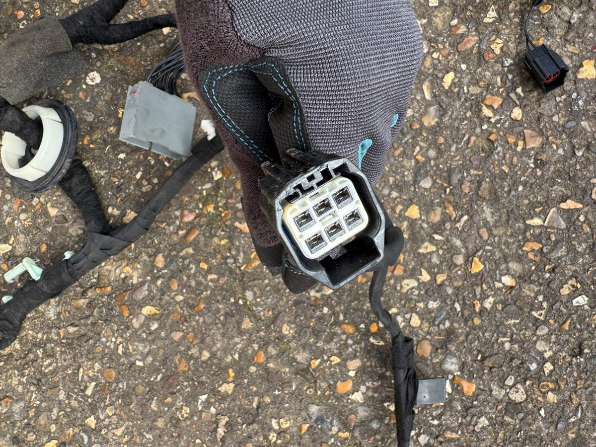 unknown Range Rover/Jaguar door wiring looms/plugs/connectors