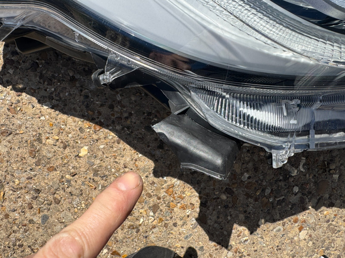 Toyota Genuine Yaris XP210 2021 Right Front Headlight Led Headlamp DAMAGED