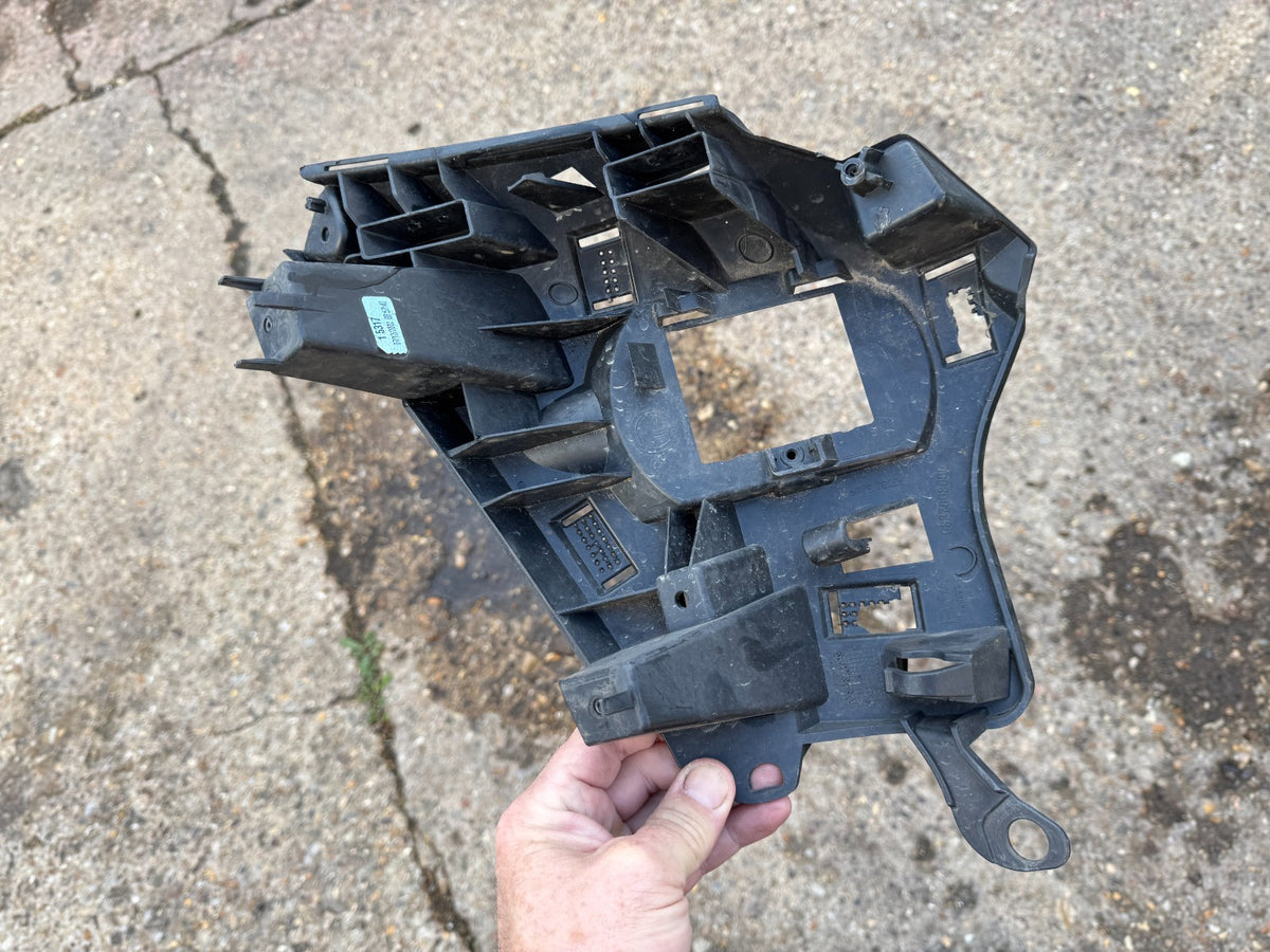 PEUGEOT 308 FRONT BUMPER Centre Left Fitting Bracket Trim 2020 onward 9837863680