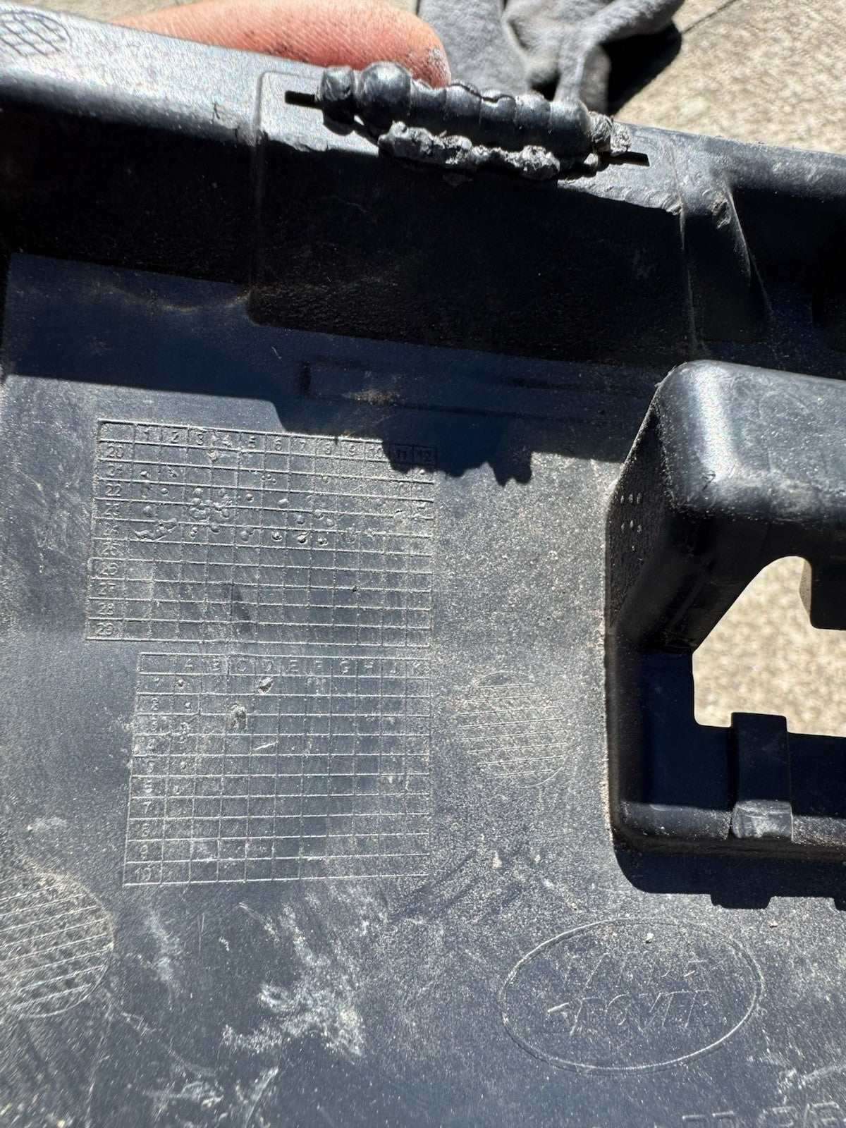 Range Rover Sport L461 ขายึดกันชนหน้า ขวา 2022 ON N9X2-17C862-A แท้