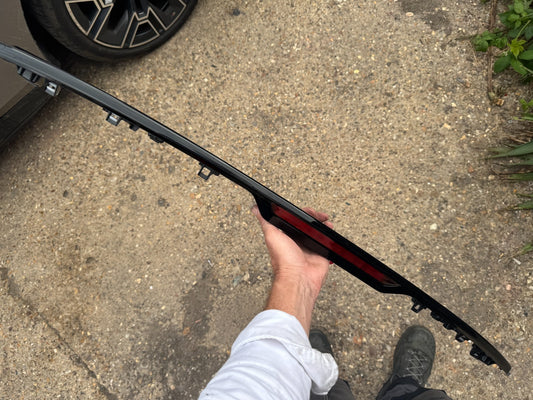 Toyota 3rd level brake light bar damaged 47-138 koito 148r000428
