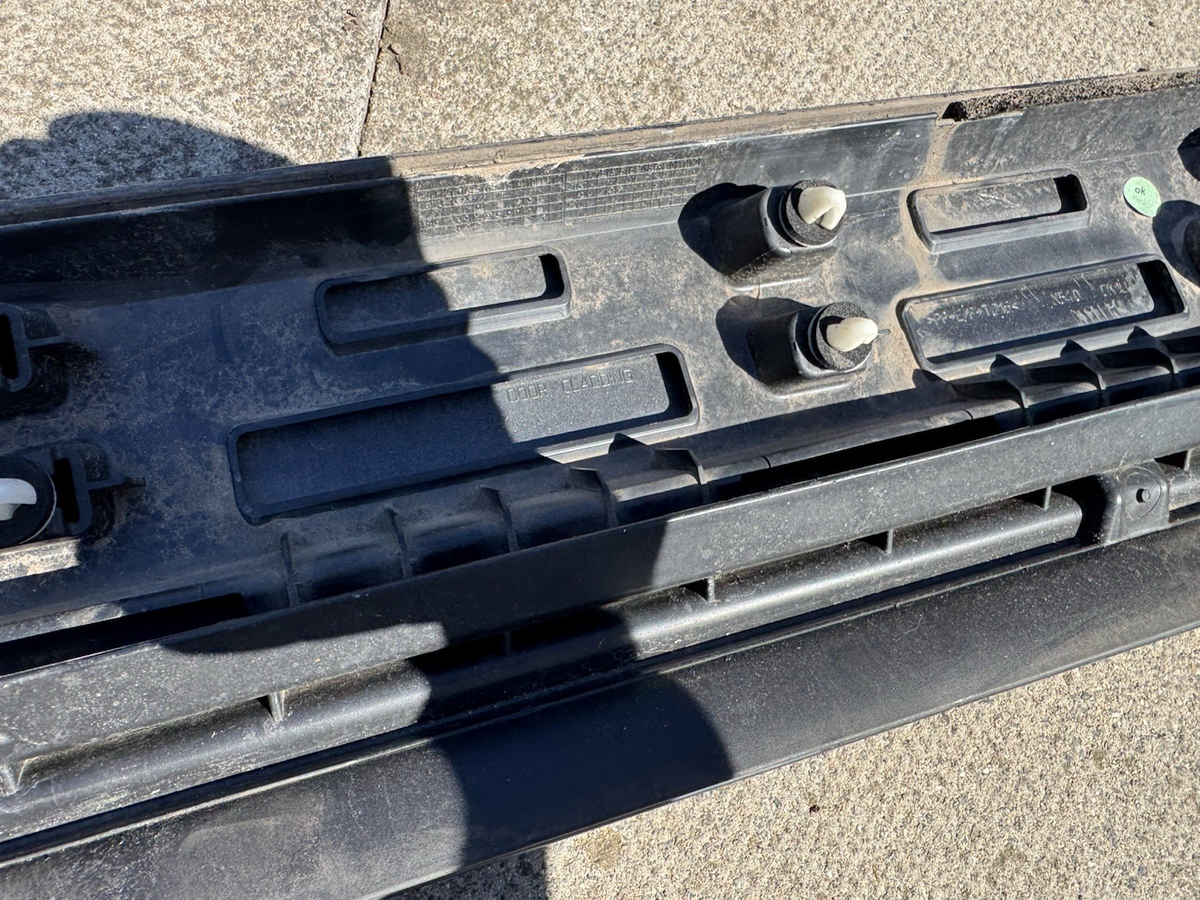 Jaguar E Pace X540 Moulding Pintu Samping Kanan Depan 2017-2021 J9C3-21064-A Original