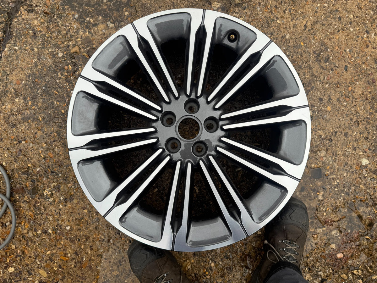 RANGE ROVER EVOQUE L551 20'' 8J DIAMOND CUT ALLOY WHEEL R8D2-1007-FA