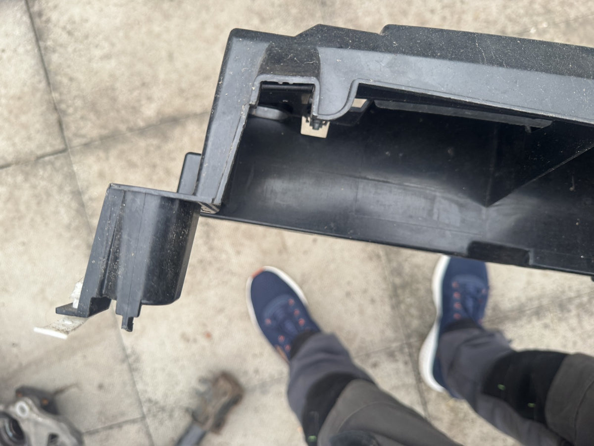 LAND ROVER DEFENDER L663 2020-2026 FRONT BUMPER BRACKET L8B2-17A793-A SPARES