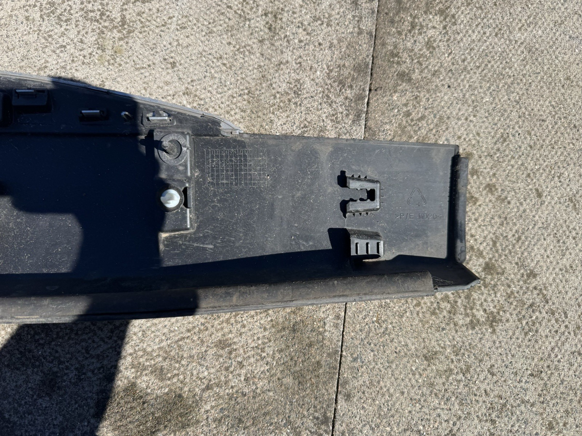 PEUGEOT 2008 MK2 LEFT FRONT DOOR TRIM 9837637180
