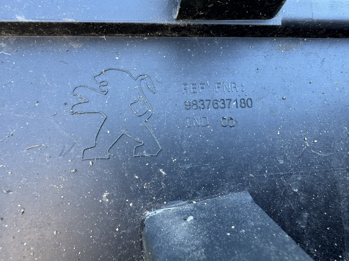 PEUGEOT 2008 MK2 LEFT FRONT DOOR TRIM 9837637180