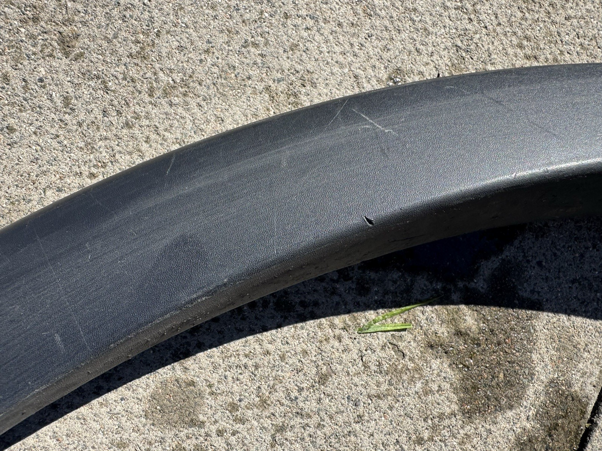 JAGUAR E-PACE 2020 TRIM OVER FENDER MOULDING BELAKANG SISI KANAN J9C3-290E22B