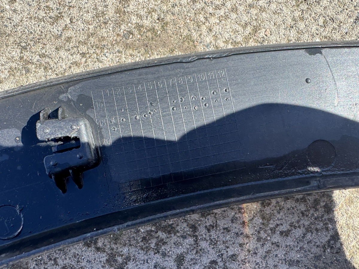 JAGUAR E-PACE 2020 TRIM OVER FENDER MOULDING BELAKANG SISI KANAN J9C3-290E22B