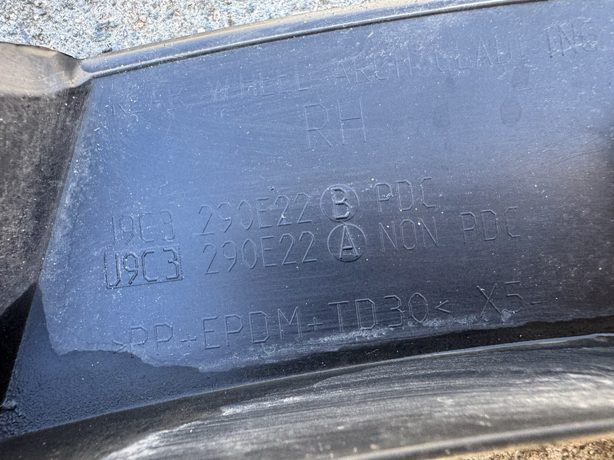 JAGUAR E-PACE 2020 TRIM OVER FENDER MOULDING BELAKANG SISI KANAN J9C3-290E22B