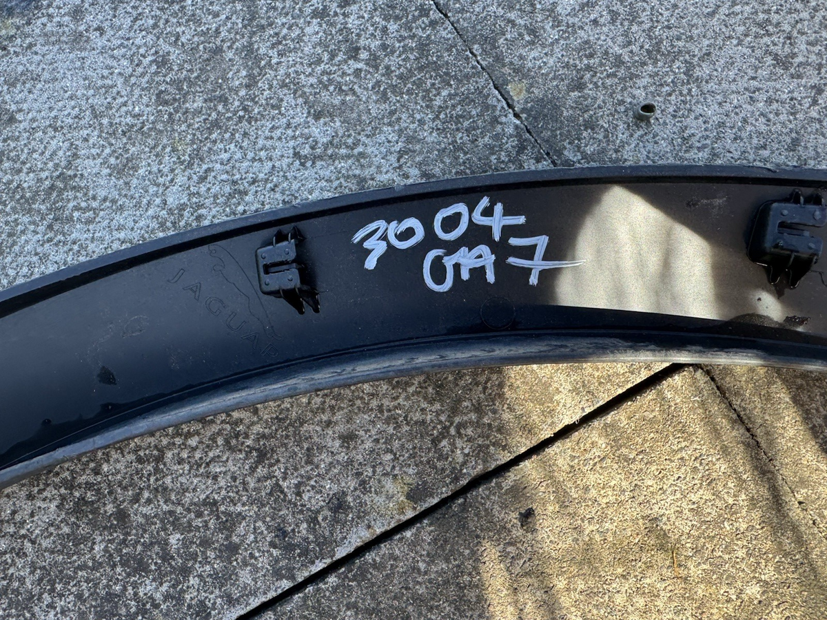 JAGUAR E-PACE 2020 TRIM OVER FENDER MOULDING BELAKANG SISI KANAN J9C3-290E22B