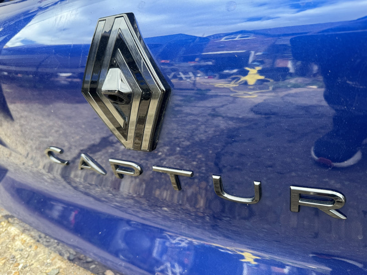 RENAULT CAPTUR MK2 2020-2023 TAILGATE TRIM PANEL BLUE RQH 901521040R GENUINE