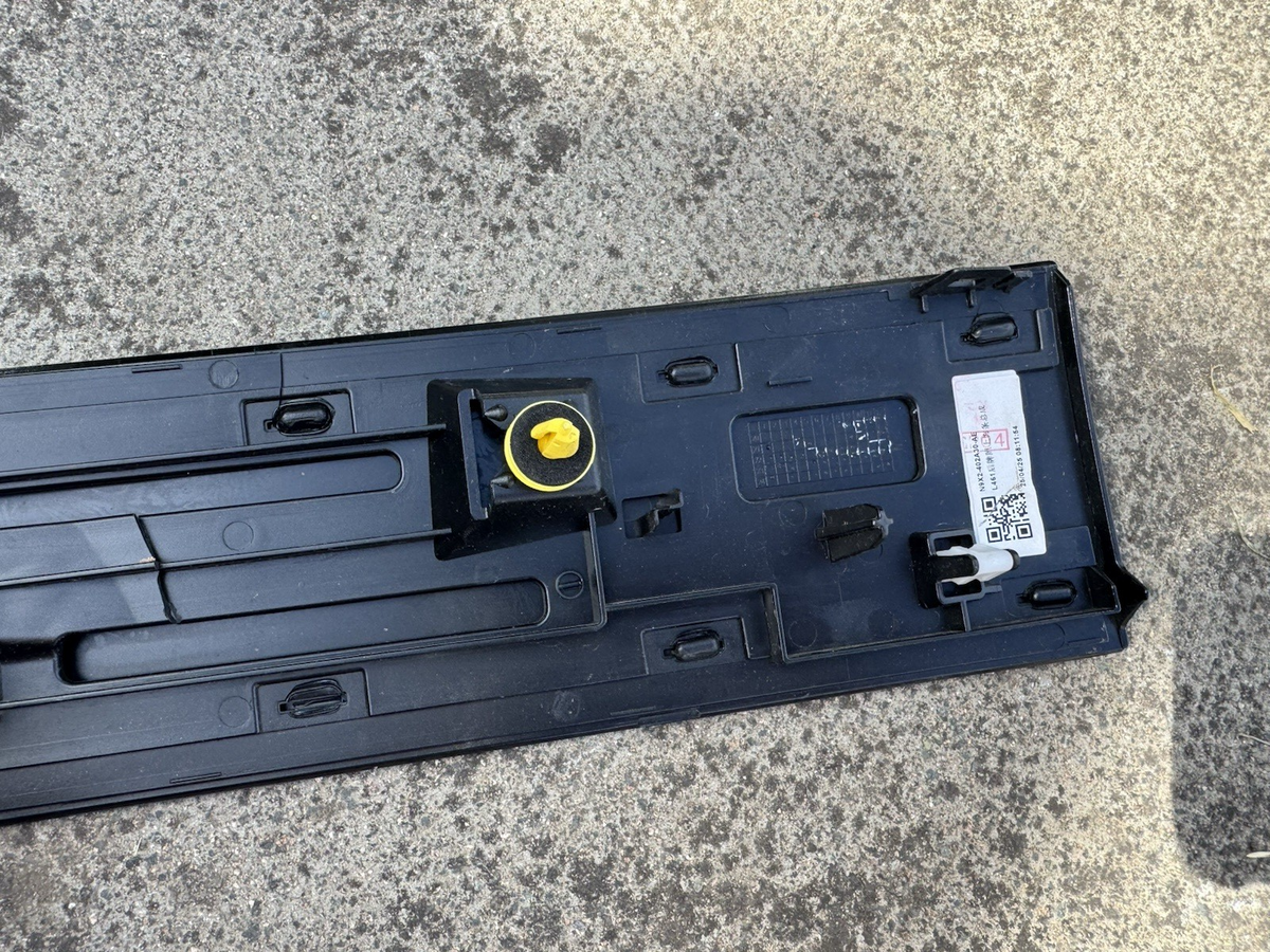 Land Rover Sport List Trim Bumper Belakang L461 2023 N9X2402A30AE