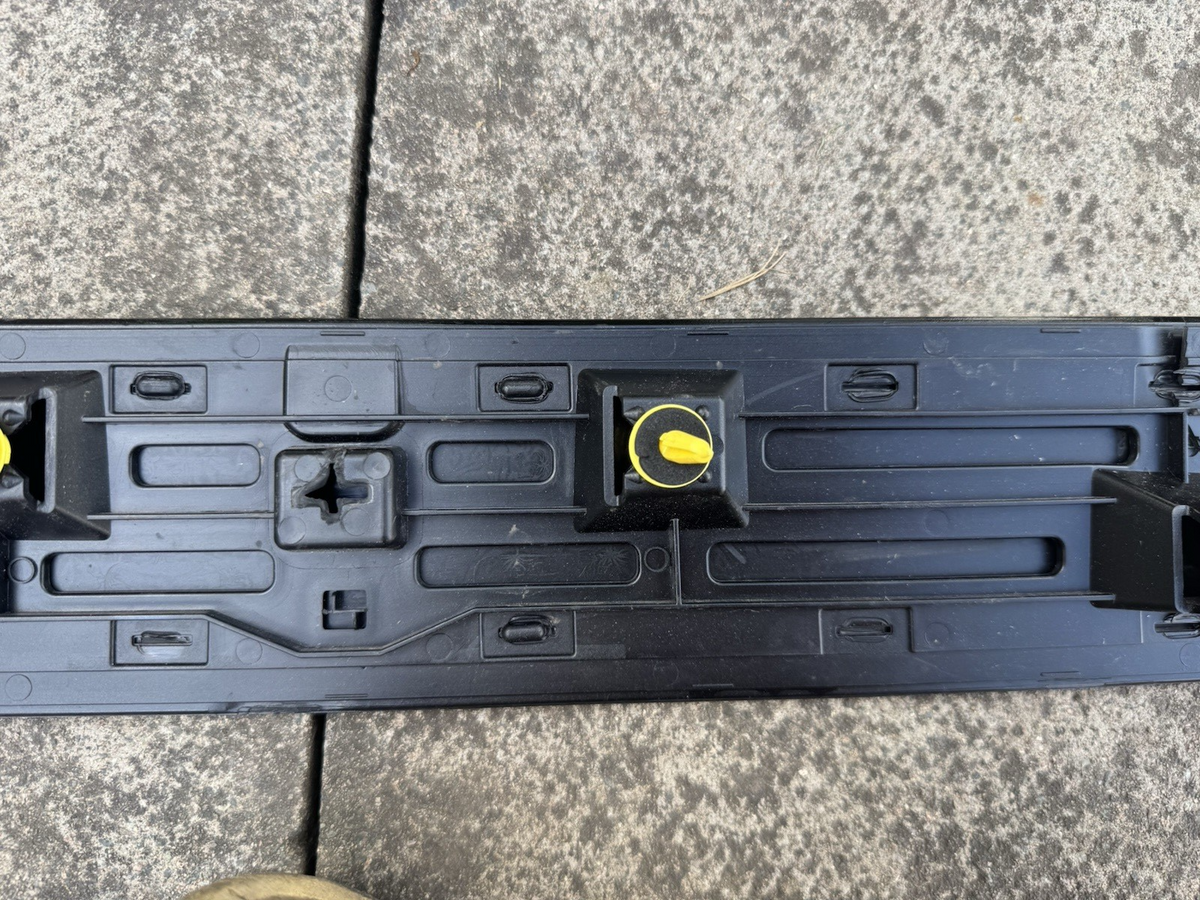 Land Rover Sport List Trim Bumper Belakang L461 2023 N9X2402A30AE