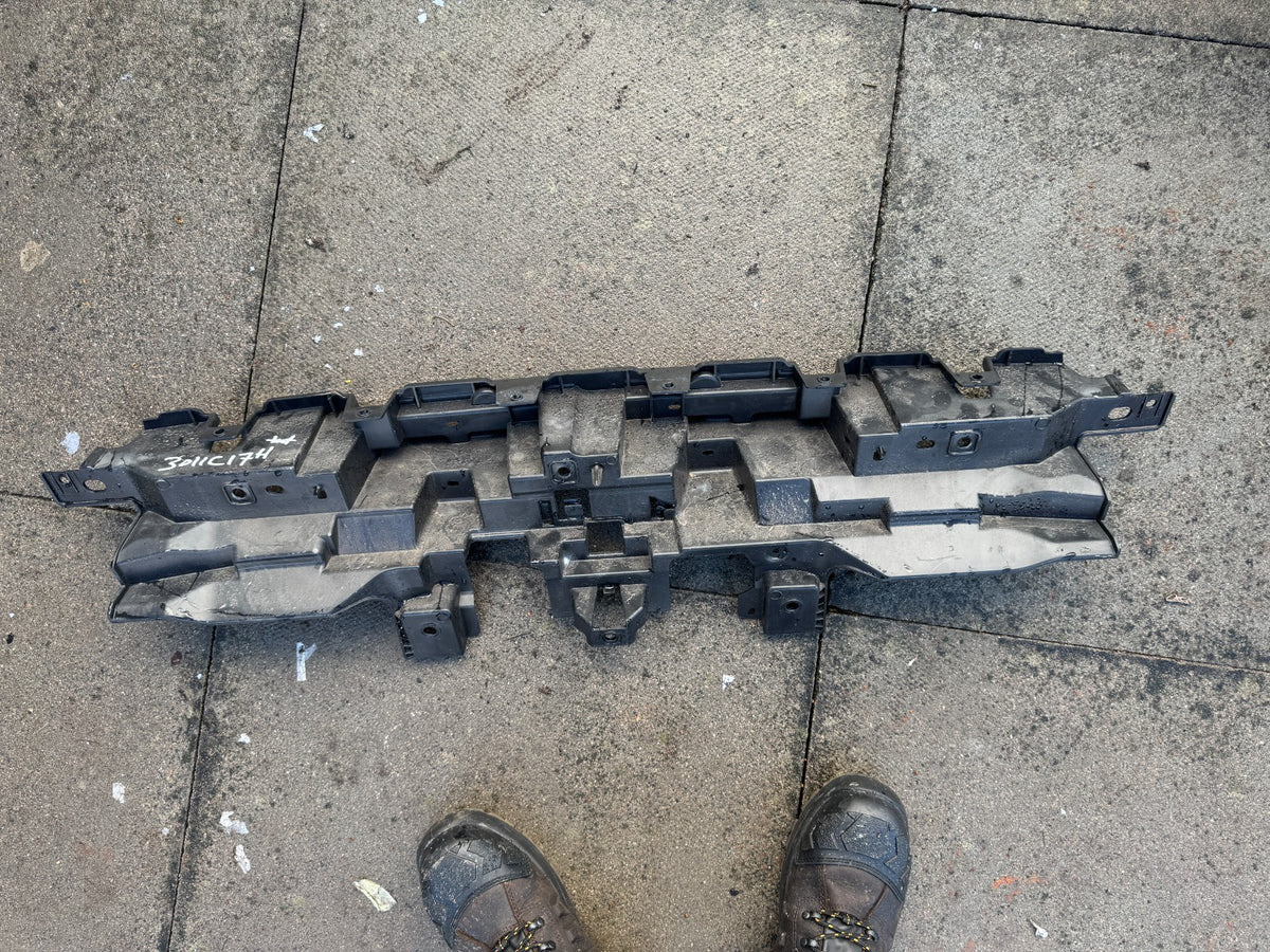 GENUINE RANGE ROVER SPORT L461 BREKET TENGAH BUMPER BELAKANG 2022 ke atas N9X217B861A