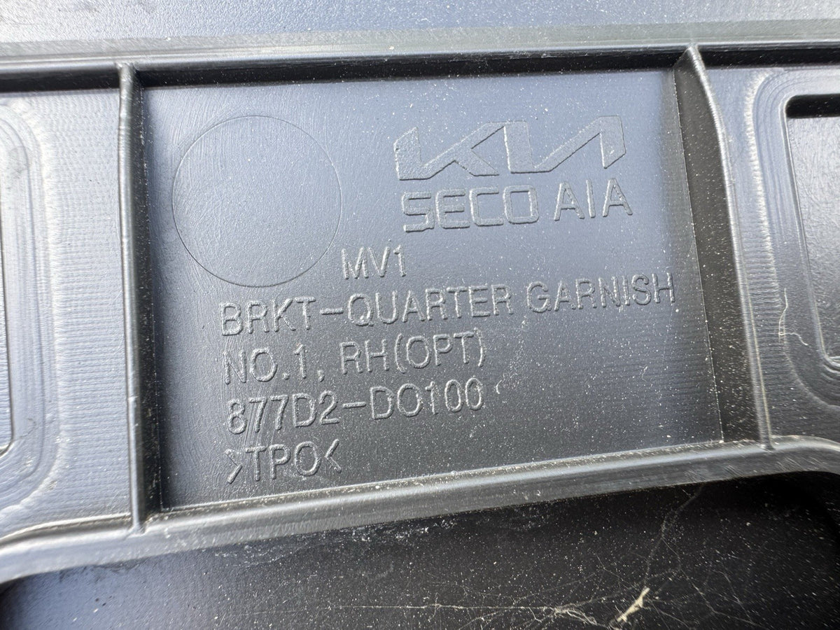 Ốp hông sườn xe Kia 877D2-DO100 RH 2023on