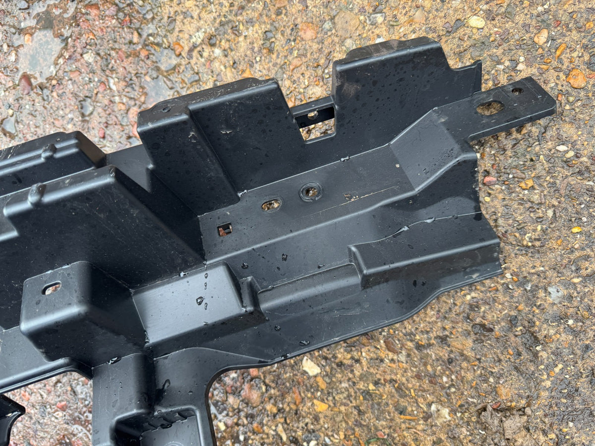 GENUINE RANGE ROVER SPORT L461 BREKET TENGAH BUMPER BELAKANG 2022 ke atas N9X217B861A