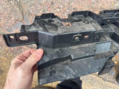 GENUINE RANGE ROVER SPORT L461 BREKET TENGAH BUMPER BELAKANG 2022 ke atas N9X217B861A
