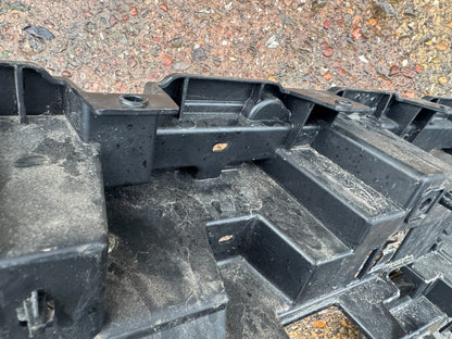 GENUINE RANGE ROVER SPORT L461 BREKET TENGAH BUMPER BELAKANG 2022 ke atas N9X217B861A